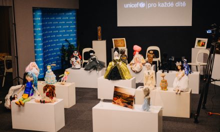 Designová díla se pro UNICEF ČR letos dražila online