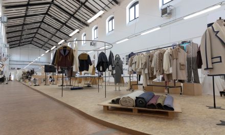 Ateliér módní tvorby UMPRUM představil udržitelnou vlnu na výstavě ARTSEMESTR
