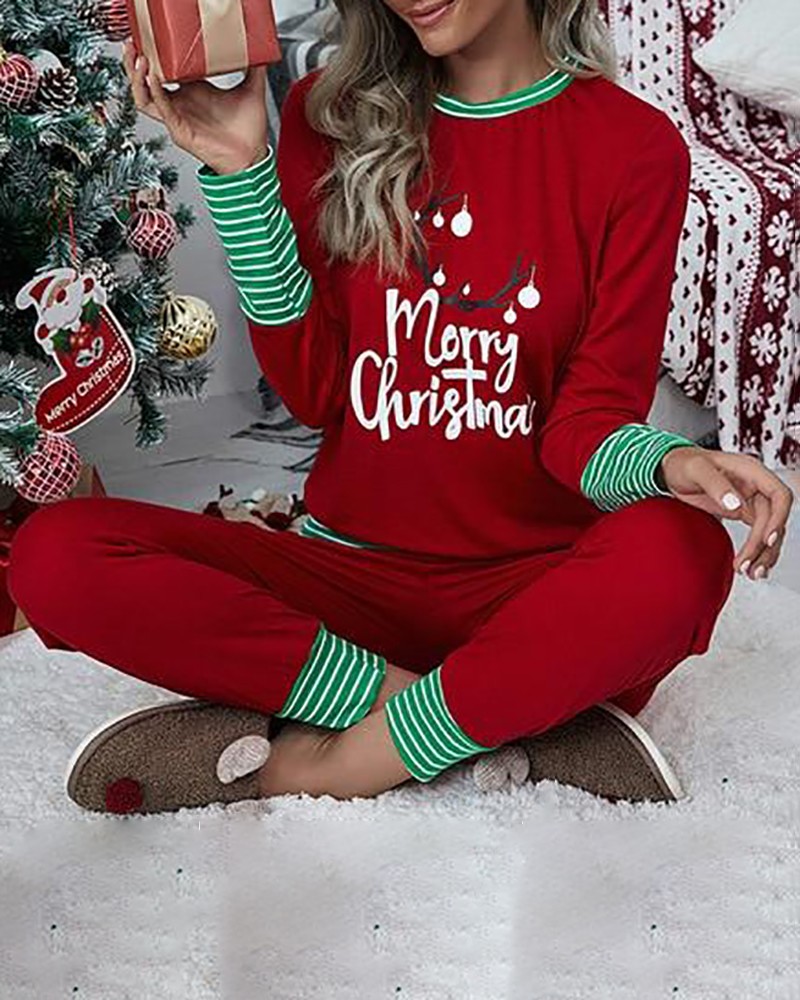 Relaxujte o Vánocích v pohodlí. Oblečte si pyžamo s vánočním motivem.