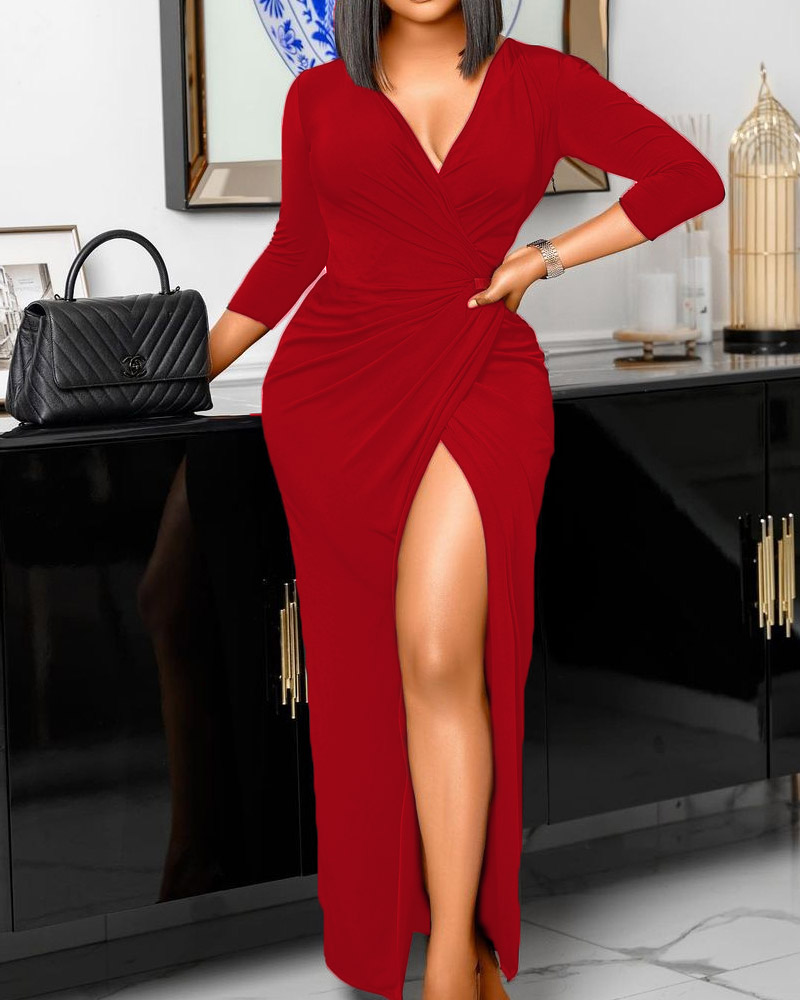 Oblékněte letos na Vánoce elegantní dámské červené šaty a budete neodolatelná