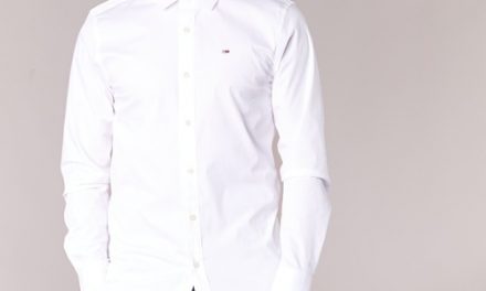 Bílá košile je základ pánského šatníku