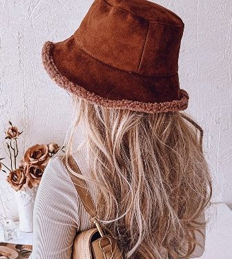Dámské čepice jsou klasika, vyzkoušejte stylový dámský klobouk.