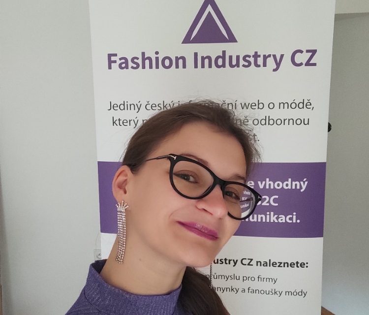 Fashion Industry CZ má roll up banner