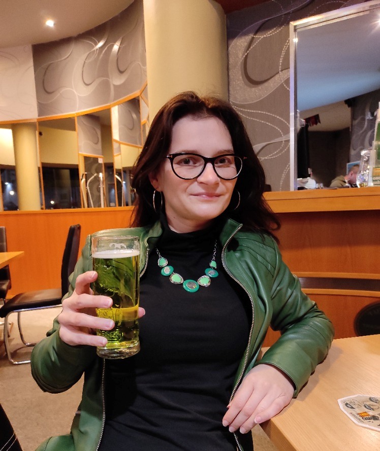 Sandra Friebová a zelené pivo na zelený čtvrtek - Velikonoce 2022