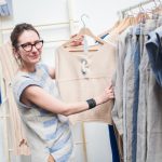 Ke koupi udržitelného oblečení lidé průběžně dozrávají, říká Monika Nováková (35) majitelka a návrhářka značky MONIKA NOVAKOVA
