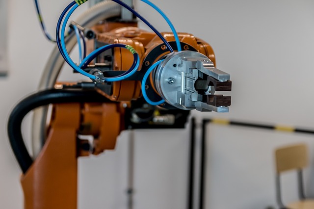 Průmyslových robotů by české firmy využily větší počet