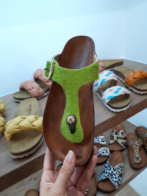 Velmi zajímavý bota v zelené barvě