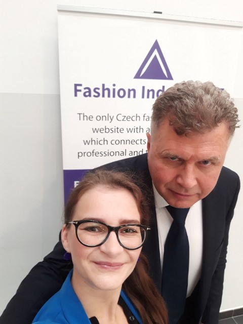 Majitelka Fashion Industry CZ Sandra Friebová s vedením veletrhu Polshoes panem Markem