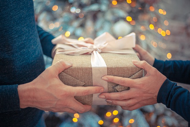 Z průzkumu APEK vyplývá, že ani složitá doba Čechy nedoradí před nakupováním vánočních dárků