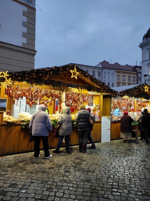 Sortiment na vánočních trzích v Olomouci je pestrý