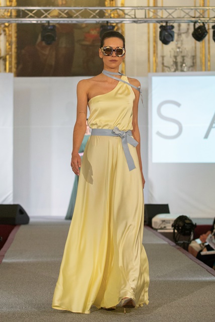 Jedny z nádherných šatů  od módní návrhářky Sandry Švédové