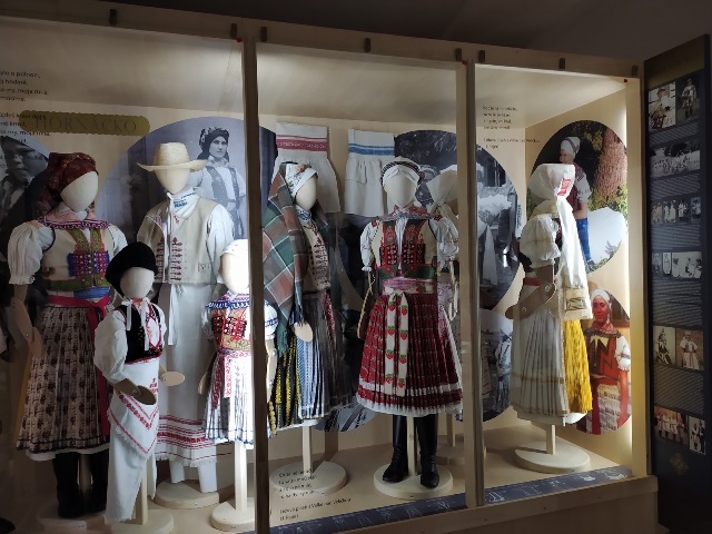 Česká muzea zaměřená na módní průmysl – Muzeum Ostrov lidových krojů