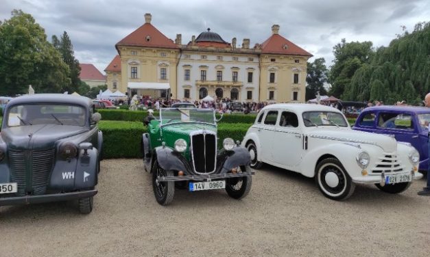 Veteranfest ve Slavkově byl přehlídkou nejen historických vozidel