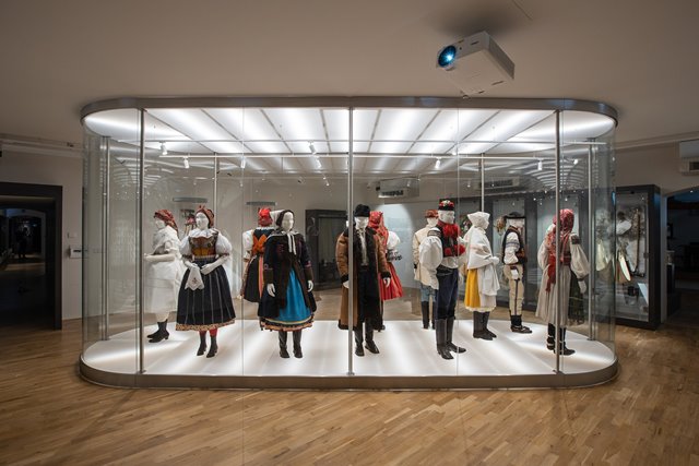 Historické oděvy prezentované v Moravském zemském muzeu jsou nádherné