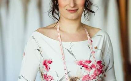Zaměřuji se na tvorbu šatů pro plnoštíhlé nevěsty, říká Zuzana Miškov, majitelka Svatebního studia Elly