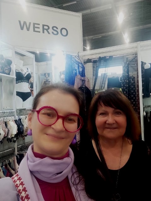 Naše paní majitelka Sandra Friebová vlevo s radostí navštívila na stánku firmy Werso majitelku této firmy Jiřinu Matoušovou vpravo
