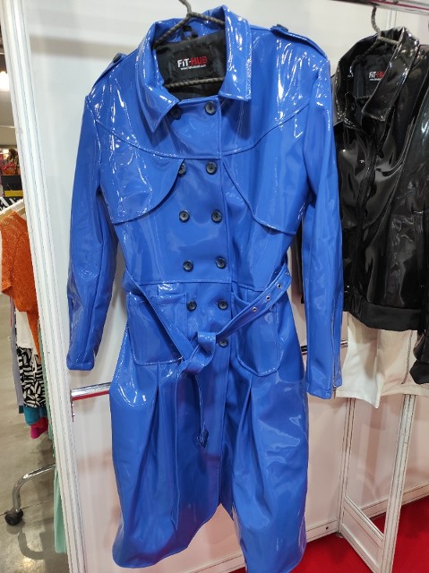 Líbí se vám tento extravagantní kabát?