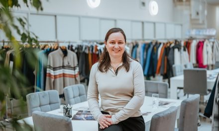 Oblečeme dámy i pány na různé společenské události, které život přináší, říká Romana Kuželová z české rodinné firmy Šohajka